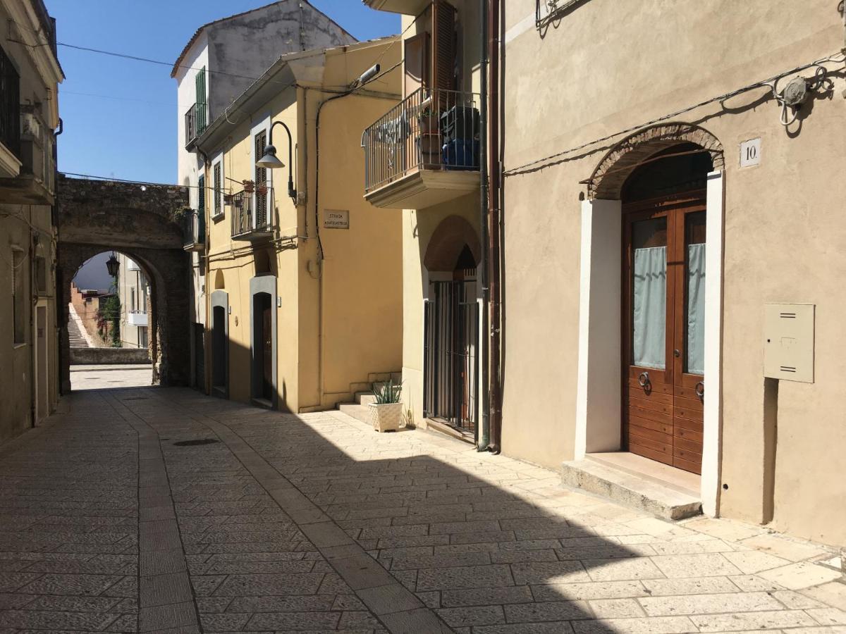 Apartamento Le Volte Nel Borgo Térmoli Exterior foto